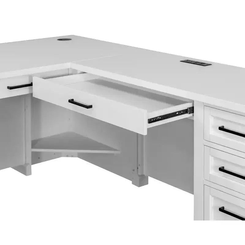 Escritorio pedestal en forma de L con almacenamiento blanco: Puertas modernas estilo Shaker, paneles con moldura de cuentas, fuente de alimentación incorporada