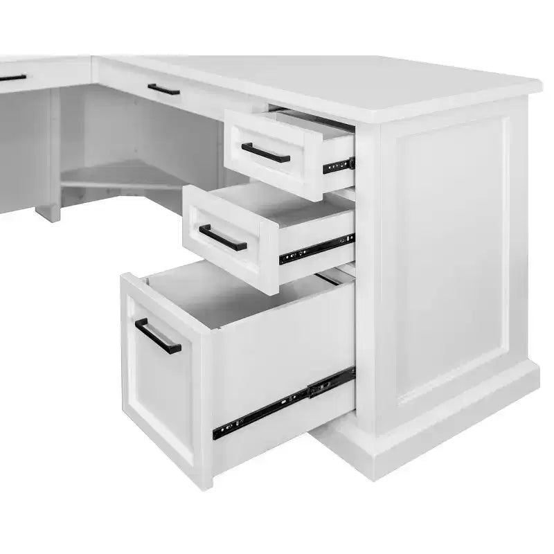 Escritorio pedestal en forma de L con almacenamiento blanco: Puertas modernas estilo Shaker, paneles con moldura de cuentas, fuente de alimentación incorporada