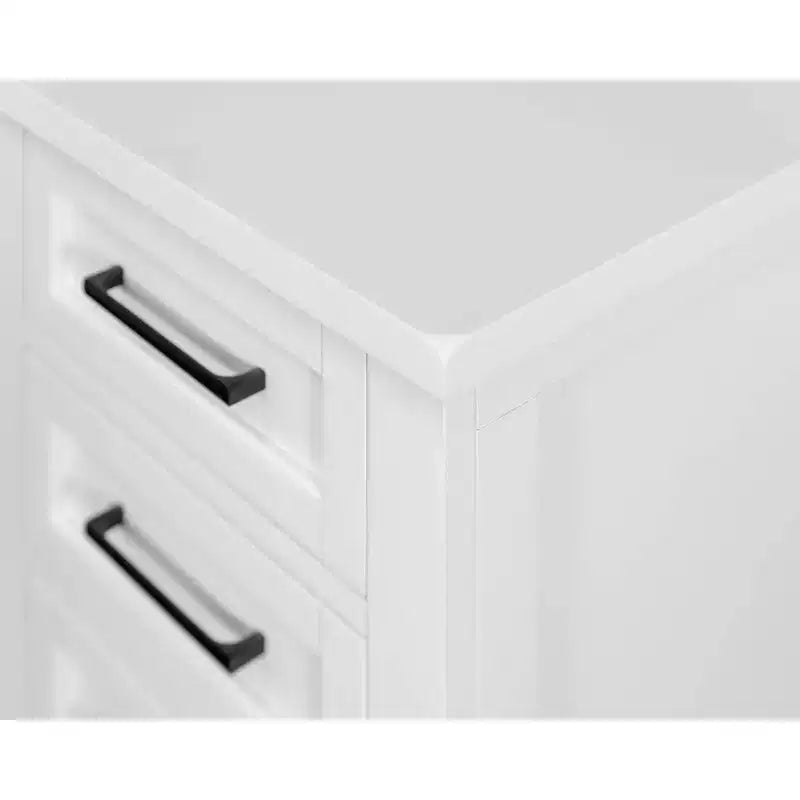 Escritorio pedestal en forma de L con almacenamiento blanco: Puertas modernas estilo Shaker, paneles con moldura de cuentas, fuente de alimentación incorporada