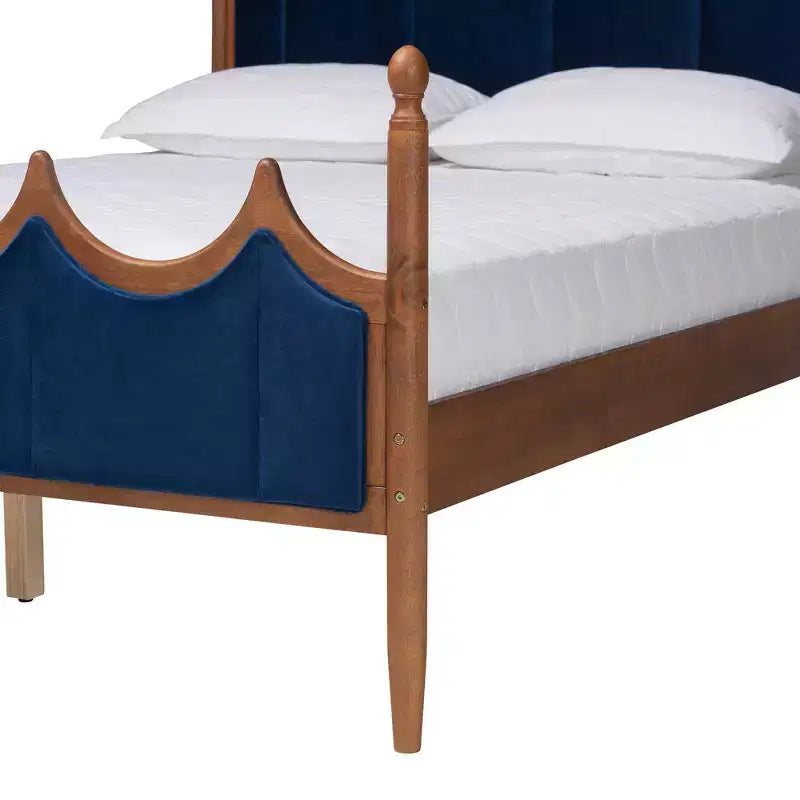 Cama de plataforma Baxton Studio Calgary de madera y terciopelo, tamaño queen, azul real/marrón nogal
