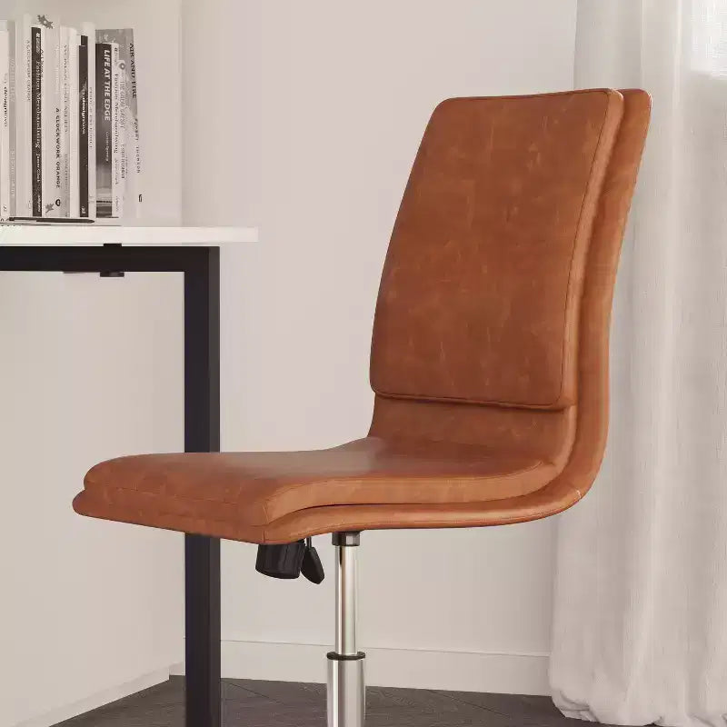 Silla de oficina para el hogar sin brazos con respaldo medio, asiento giratorio de altura ajustable y base cromada de cinco estrellas