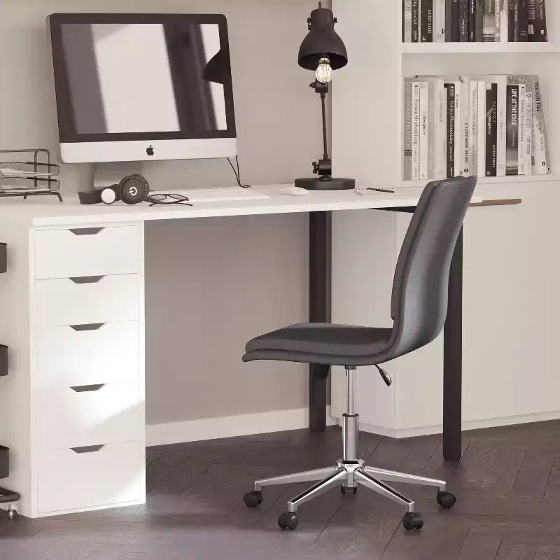 Silla de oficina para el hogar sin brazos con respaldo medio, asiento giratorio de altura ajustable y base cromada de cinco estrellas