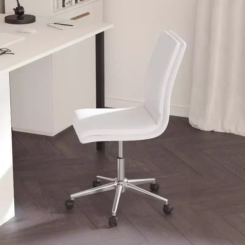Silla de oficina para el hogar sin brazos con respaldo medio, asiento giratorio de altura ajustable y base cromada de cinco estrellas