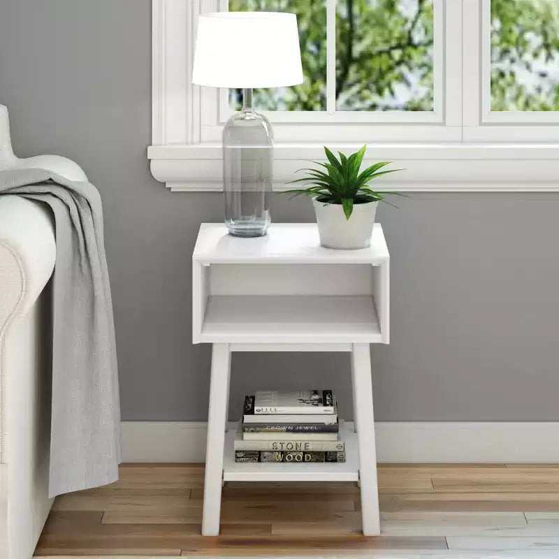 Mesita de noche moderna de mediados de siglo Plank+Beam con estante, mesa auxiliar de madera maciza para dormitorio