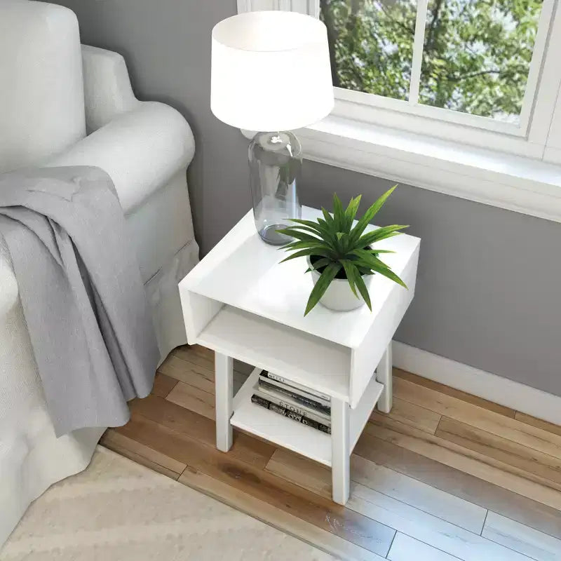 Mesita de noche moderna de mediados de siglo Plank+Beam con estante, mesa auxiliar de madera maciza para dormitorio