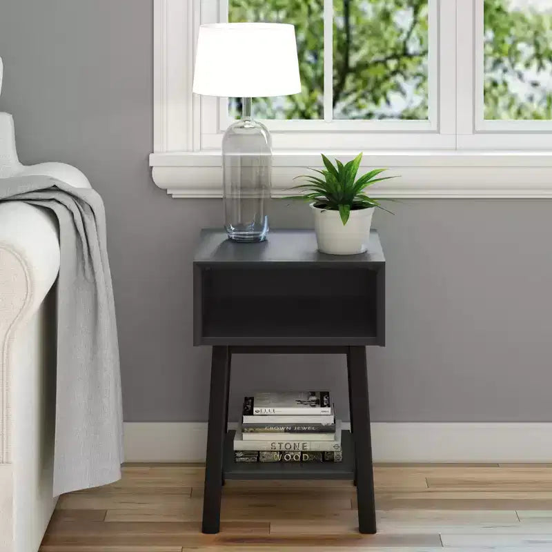 Mesita de noche moderna de mediados de siglo Plank+Beam con estante, mesa auxiliar de madera maciza para dormitorio