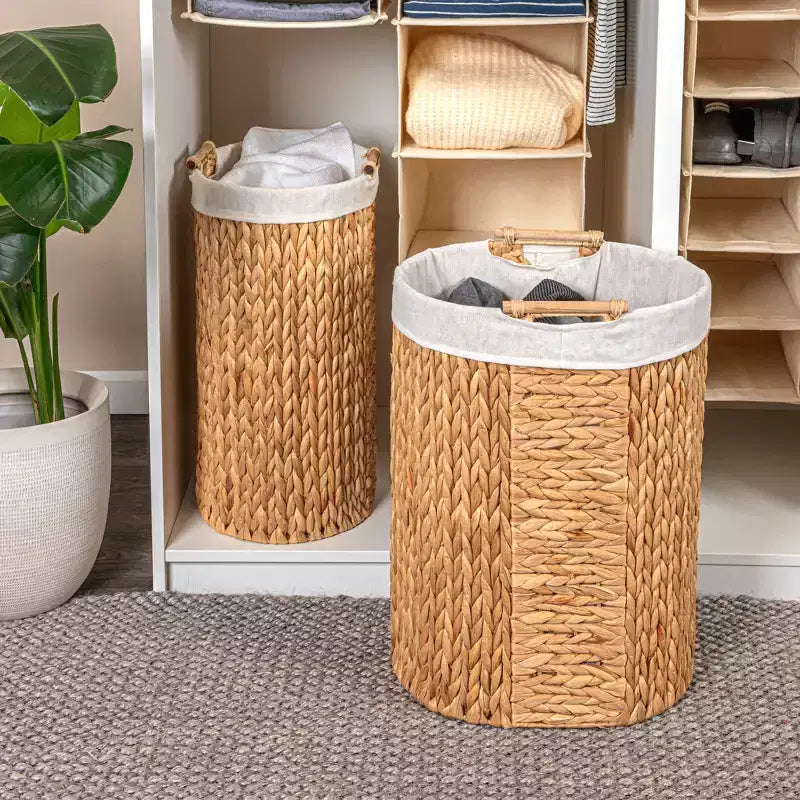 Juego de dos cestos ovalados de jacinto de agua tejido a mano con forro de algodón, natural